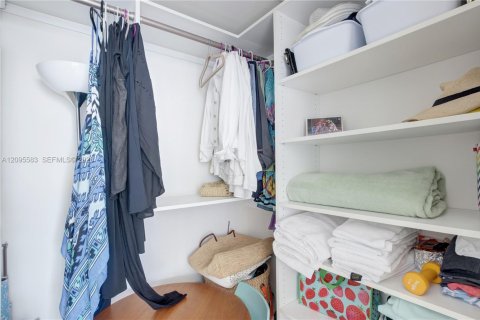 Copropriété à louer à Miami Beach, Floride: 2 chambres, 111.48 m2 № 2390391 - photo 15
