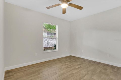 House in Orlando, Florida 3 bedrooms, 127 sq.m. № 2150885 - photo 16