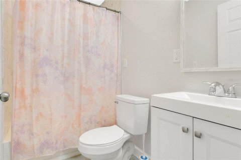 House in Orlando, Florida 3 bedrooms, 127 sq.m. № 2150885 - photo 17