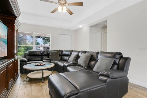 House in Orlando, Florida 3 bedrooms, 127 sq.m. № 2150885 - photo 5