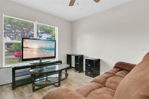 House in Orlando, Florida 3 bedrooms, 127 sq.m. № 2150885 - photo 18