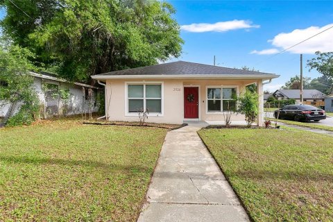 House in Orlando, Florida 3 bedrooms, 127 sq.m. № 2150885 - photo 2