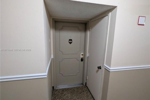 Copropriété à vendre à Hallandale Beach, Floride: 1 chambre, 96.15 m2 № 2033146 - photo 9