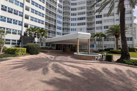Copropriété à vendre à Hallandale Beach, Floride: 1 chambre, 96.15 m2 № 2033146 - photo 3