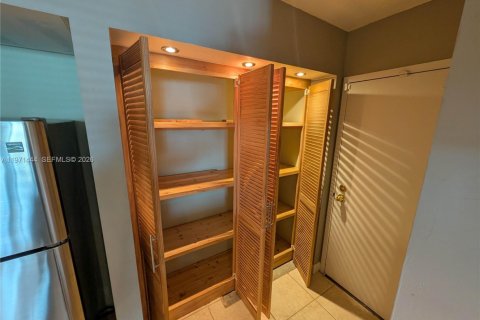 Copropriété à vendre à Hallandale Beach, Floride: 1 chambre, 96.15 m2 № 2033146 - photo 14