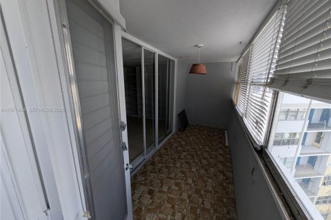 Copropriété à vendre à Hallandale Beach, Floride: 1 chambre, 96.15 m2 № 2033146 - photo 21