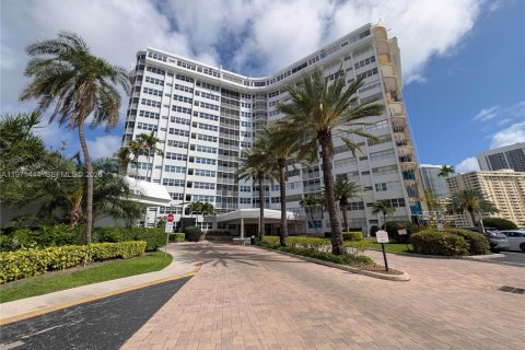 Copropriété à vendre à Hallandale Beach, Floride: 1 chambre, 96.15 m2 № 2033146 - photo 2