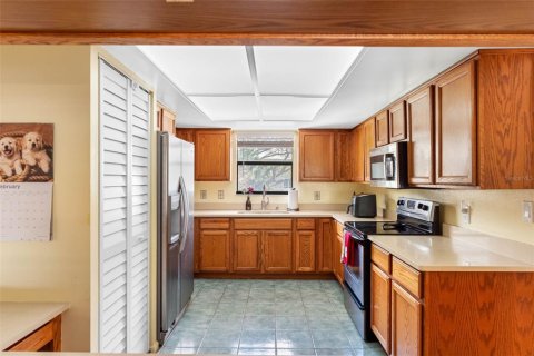 House in Palm Harbor, Florida 4 bedrooms, 272.95 sq.m. № 1775646 - photo 12