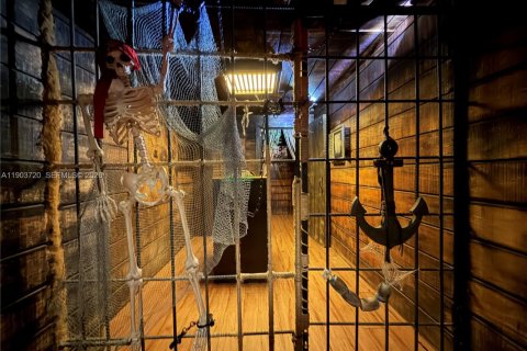 Commercial property in Hollywood, Florida № 1957149 - photo 22