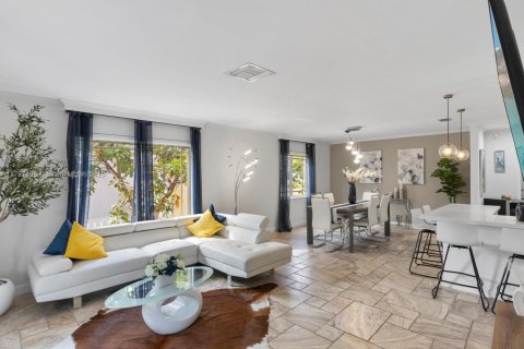 House in Hollywood, Florida 4 bedrooms, 212.19 sq.m. № 1862585 - photo 18