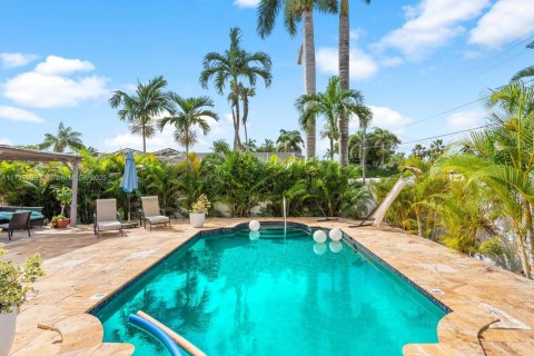 House in Hollywood, Florida 4 bedrooms, 212.19 sq.m. № 1862585 - photo 4