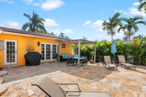 House in Hollywood, Florida 4 bedrooms, 212.19 sq.m. № 1862585 - photo 9
