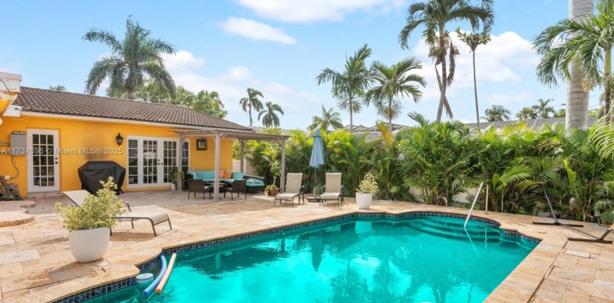 House in Hollywood, Florida 4 bedrooms, 212.19 sq.m. № 1862585
