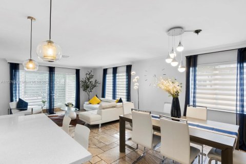 House in Hollywood, Florida 4 bedrooms, 212.19 sq.m. № 1862585 - photo 29