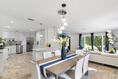 House in Hollywood, Florida 4 bedrooms, 212.19 sq.m. № 1862585 - photo 22
