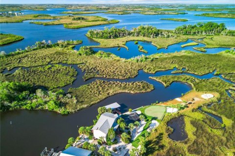 Villa ou maison à vendre à Crystal River, Floride: 3 chambres, 221.85 m2 № 1317541 - photo 1
