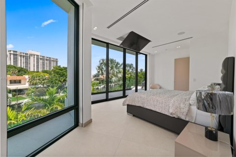 Villa ou maison à vendre à Miami Shores, Floride: 4 chambres № 1931367 - photo 24