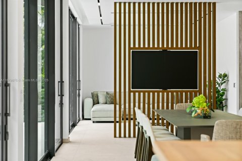 Villa ou maison à vendre à Miami Shores, Floride: 4 chambres № 1931367 - photo 13