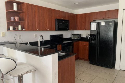 Снять в аренду кондоминиум в Дорал, Флорида 2 спальни, 104.33м2, № 1952684 - фото 4