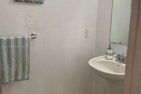 Снять в аренду кондоминиум в Дорал, Флорида 2 спальни, 104.33м2, № 1952684 - фото 6