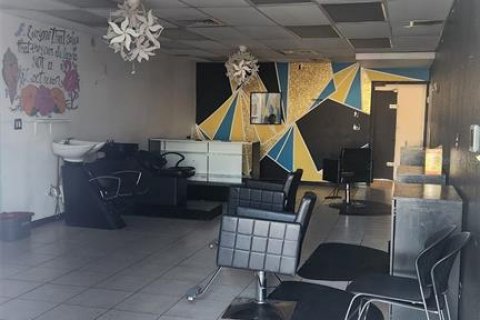 Immobilier commercial à louer à Tampa, Floride № 1536468 - photo 2