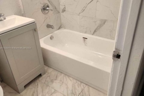 Commercial property in Florida City, Florida № 1984740 - photo 6