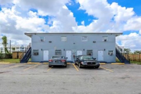 Commercial property in Florida City, Florida № 1984740 - photo 2