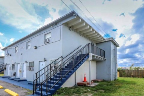 Commercial property in Florida City, Florida № 1984740 - photo 1