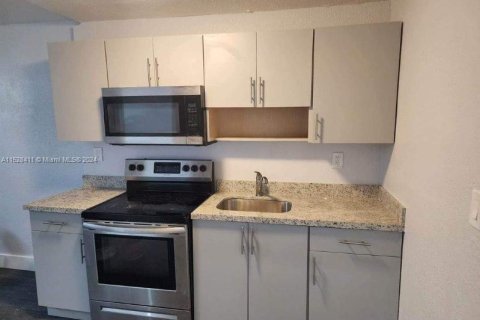 Commercial property in Florida City, Florida № 1984740 - photo 4