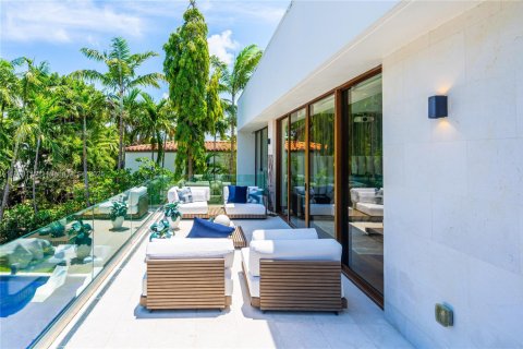 House in Miami Beach, Florida 5 bedrooms, 475.57 sq.m. № 1897978 - photo 15