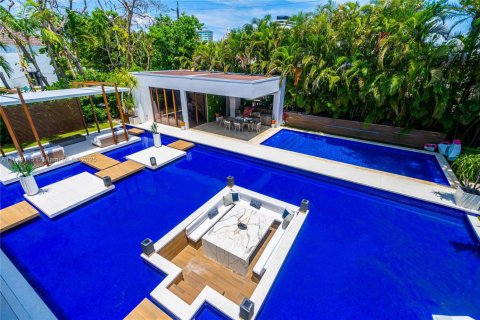 Villa ou maison à louer à Miami Beach, Floride: 5 chambres, 475.57 m2 № 1897978 - photo 17
