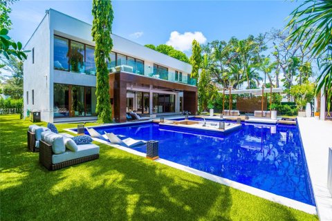 House in Miami Beach, Florida 5 bedrooms, 475.57 sq.m. № 1897978 - photo 26