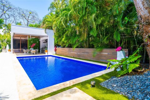 Villa ou maison à louer à Miami Beach, Floride: 5 chambres, 475.57 m2 № 1897978 - photo 27