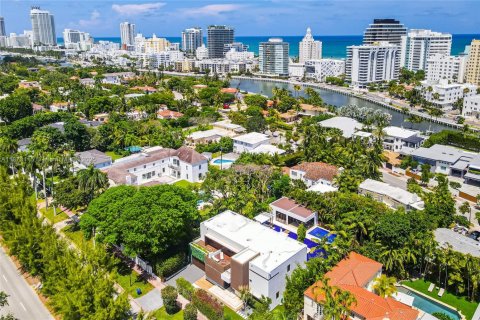 House in Miami Beach, Florida 5 bedrooms, 475.57 sq.m. № 1897978 - photo 6