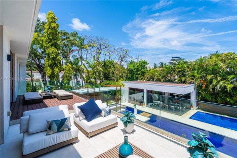 Villa ou maison à louer à Miami Beach, Floride: 5 chambres, 475.57 m2 № 1897978 - photo 13