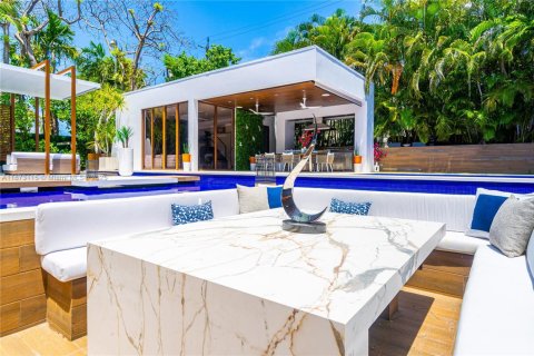 Casa en alquiler en Miami Beach, Florida, 5 dormitorios, 475.57 m2 № 1897978 - foto 1