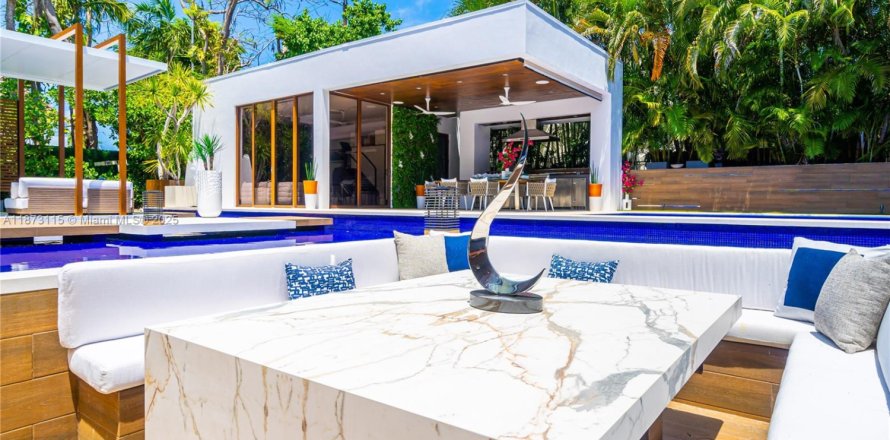 Villa ou maison à Miami Beach, Floride 5 chambres, 475.57 m2 № 1897978