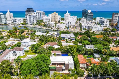 Снять в аренду виллу или дом в Майами-Бич, Флорида 5 спален, 475.57м2, № 1897978 - фото 2