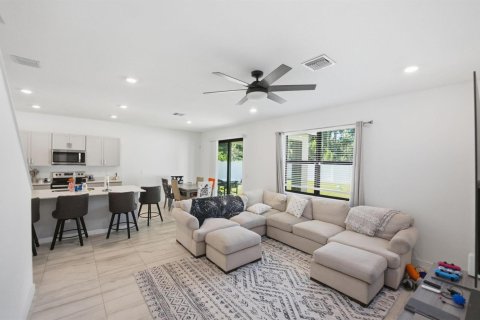 Casa en venta en Stuart, Florida, 5 dormitorios, 240.9 m2 № 2077861 - foto 4