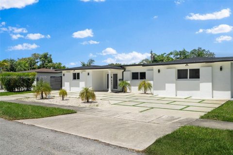 Villa ou maison à vendre à Aventura, Floride: 5 chambres, 263.56 m2 № 1849119 - photo 1