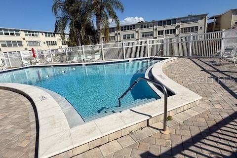 Condo in Saint Petersburg, Florida, 1 bedroom  № 2219553 - photo 25