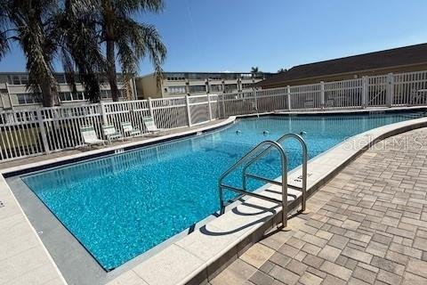 Condo in Saint Petersburg, Florida, 1 bedroom  № 2219553 - photo 26