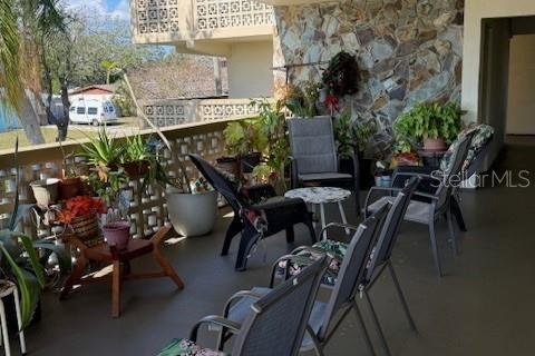 Condo in Saint Petersburg, Florida, 1 bedroom  № 2219553 - photo 28