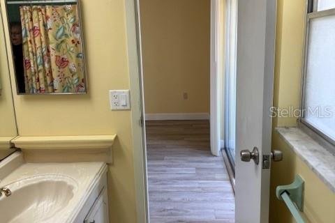 Condo in Saint Petersburg, Florida, 1 bedroom  № 2219553 - photo 17