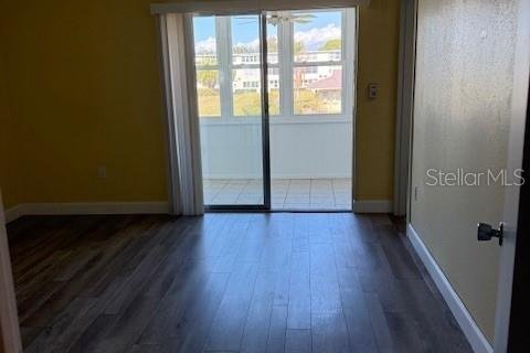 Condo in Saint Petersburg, Florida, 1 bedroom  № 2219553 - photo 13