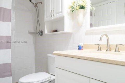 Condo in Sunny Isles Beach, Florida, 1 bedroom  № 2017776 - photo 17