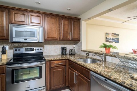 Condo in Sunny Isles Beach, Florida, 1 bedroom  № 2017776 - photo 10