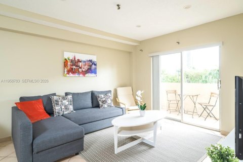 Condo in Sunny Isles Beach, Florida, 1 bedroom  № 2017776 - photo 3