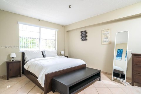 Condo in Sunny Isles Beach, Florida, 1 bedroom  № 2017776 - photo 12