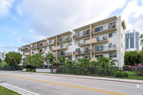 Condo in Sunny Isles Beach, Florida, 1 bedroom  № 2017776